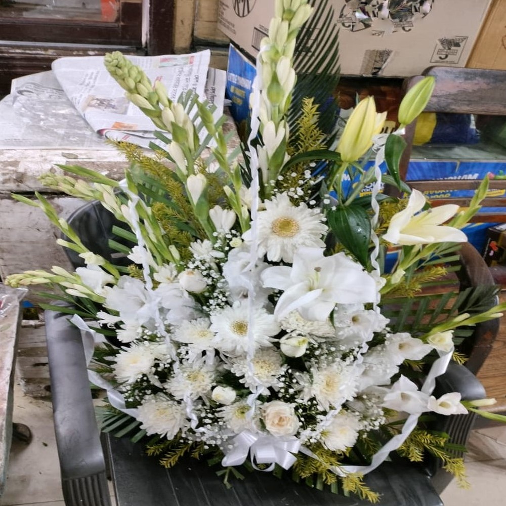 Mixed White Flower bouquet along with one greeting card_flw78_Front